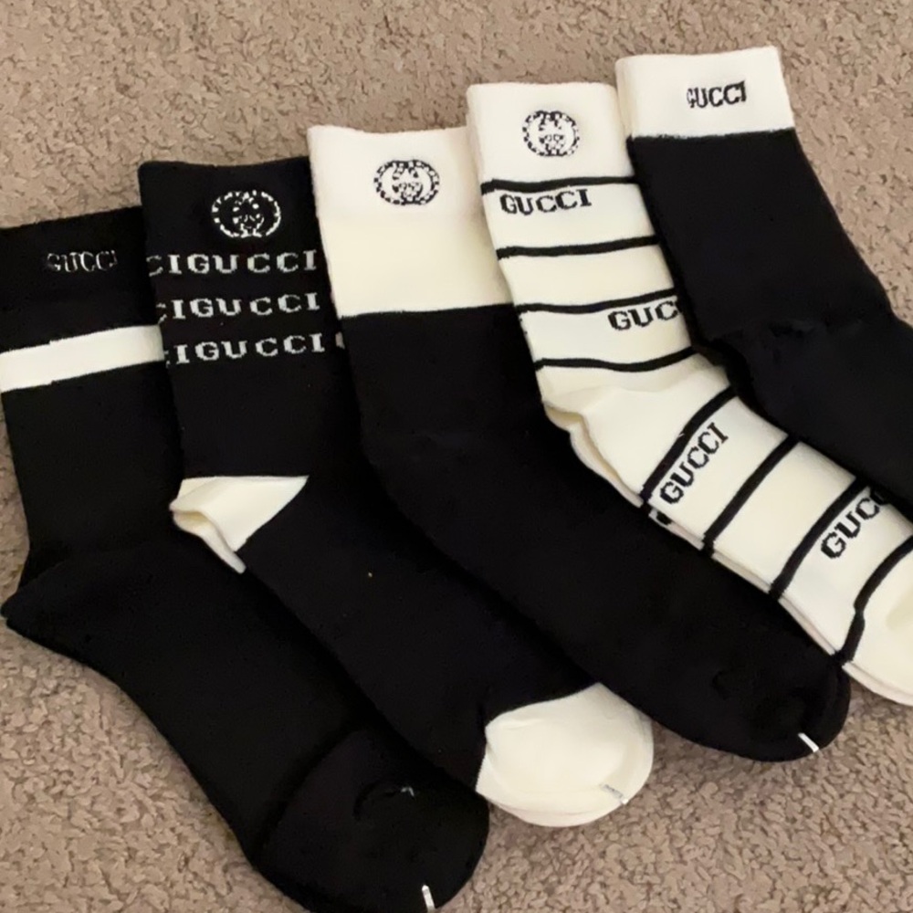 Gucci Men's Black and White Striped Socks Collection